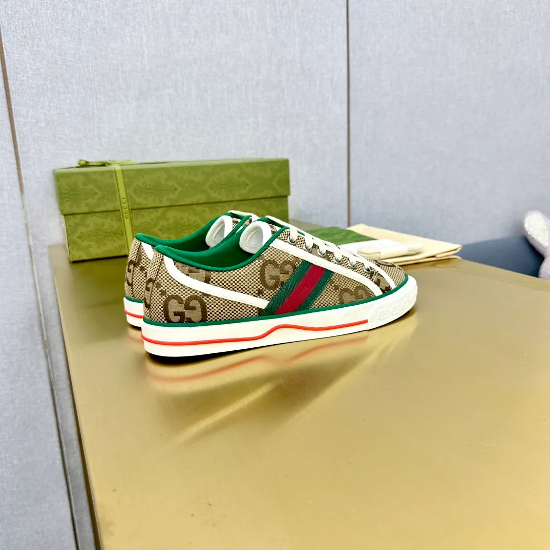 👟👟Ex-factory price 440👟👟 GUCCI 2020 latest classic 1977 low-top double G canvas shoes, original purchase, 1:1 development, original lasting process. Size: 35-45/45. Customized items are non-returnable and must be paid first. . ...new version complete package...
